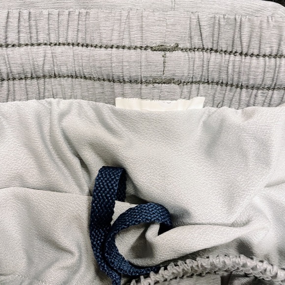 Under Armor Running Shorts - Picture 3 of 4